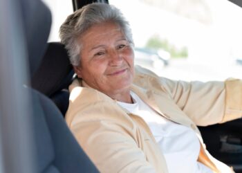 O que a lei realmente diz sobre continuar dirigindo depois dos 70 anos