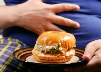 O que significa quando a sua barriga “ronca” mesmo quando você não está com fome