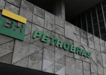Petrobras confirma aumento de até 55% no combustível