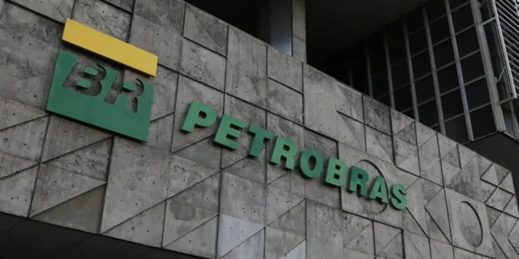 Petrobras confirma aumento de até 55% no combustível
