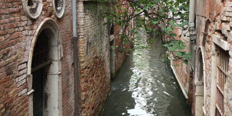 Cidade considerada patrimônio mundial da Unesco está afundando e deve desaparecer nos próximos anos