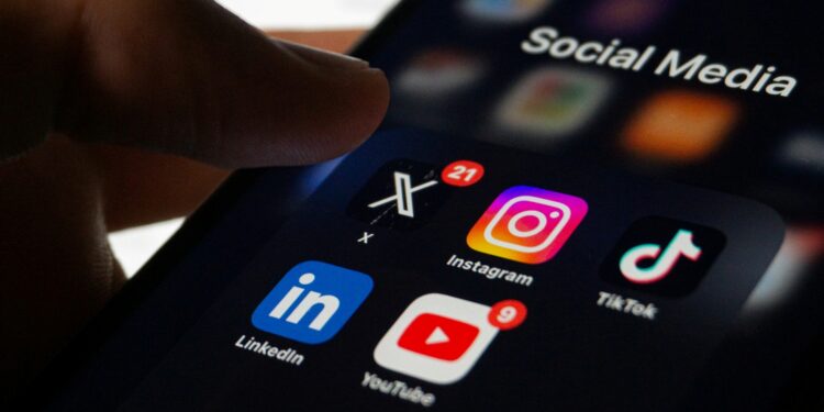 Redes sociais serão proibidas para parte da população a partir de 2027, em todo este país