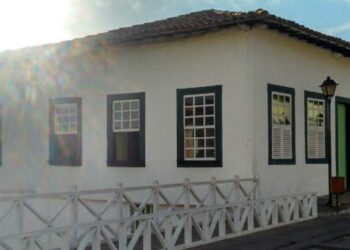 Ruas de pedra, vida simples e tradição: a cidade brasileira que “parou nos anos 50”