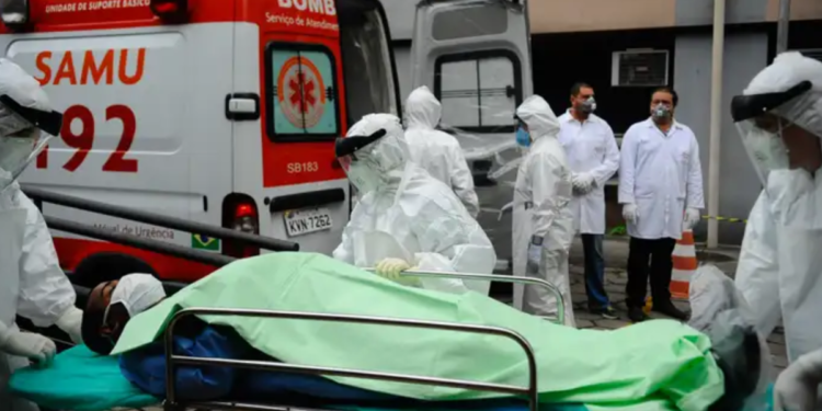 Após mortes de brasileiros, Brasil ativa protocolo para combater o ebola