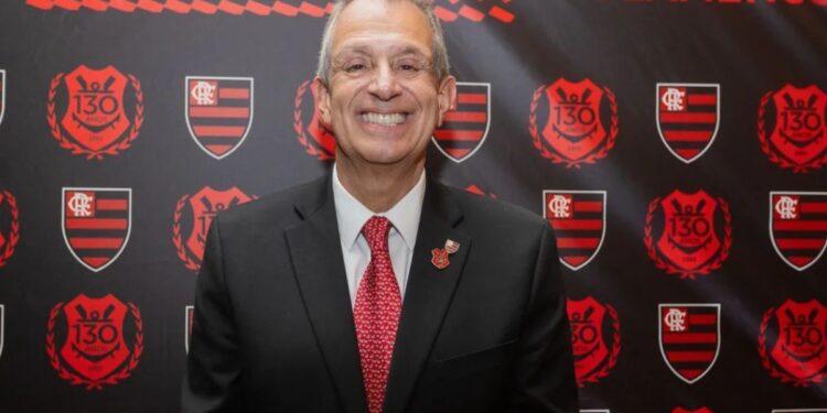 Bap, presidente do Flamengo sorrindo