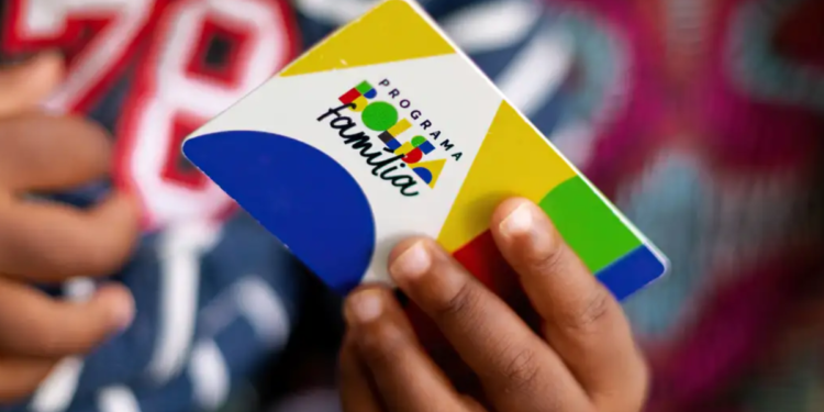 Beneficiários do Bolsa Família que usam Android são convocados para novo procedimento no celular