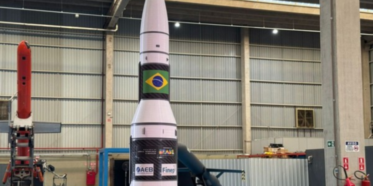 Brasil está fabricando o seu primeiro foguete 100% nacional, com 12 metros de altura e capaz de transportar satélites de 40kg