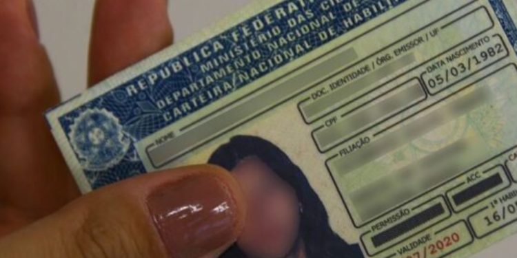 Cartórios agora permitem que brasileiros troquem de nome e sobrenome voluntariamente, sem precisar de ação judicial
