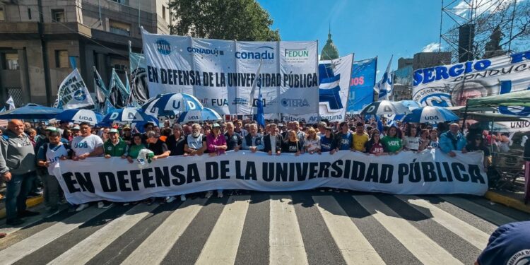Manifestação leva mais de 1 milhão de pessoas às ruas em país vizinho do Brasil