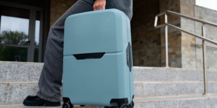 Especialistas elegem as 3 cores de mala que você nunca deveria utilizar para viajar