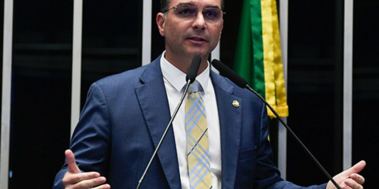 Flávio Bolsonaro anuncia principal proposta para ser eleito presidente em 2026