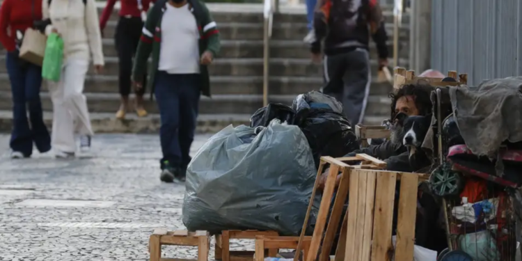 Governo cria regra que protege pertences de pessoas em situação de rua