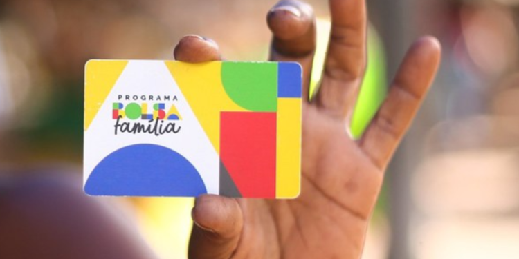 Inscritos no Bolsa Família terão que emitir o novo RG antes de todo mundo ou perderão o benefício