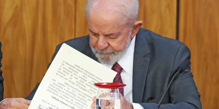 Lula veta estágio no Brasil e frustra quem ainda está na faculdade