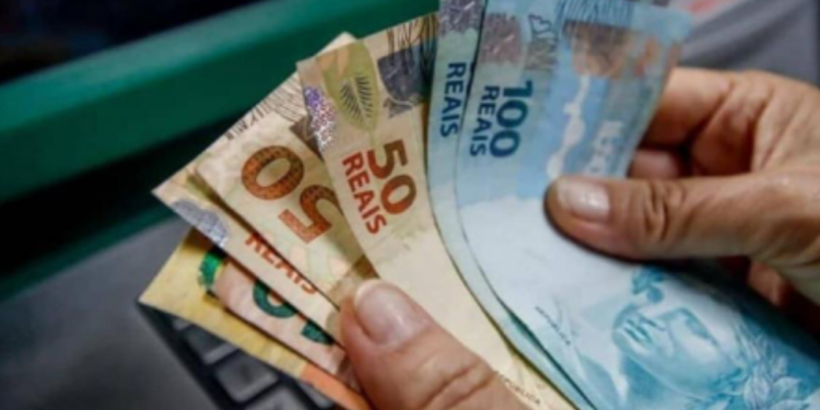 Parte de dinheiro parado em contas da população será utilizado pelo governo