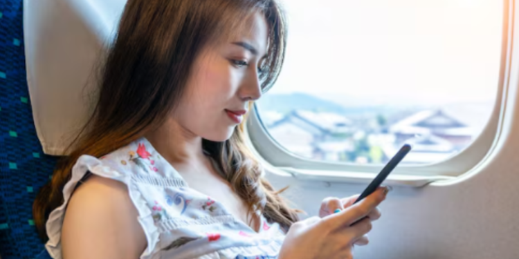 Quem deixar o celular ligado no avião agora pode ser detido em todo este país
