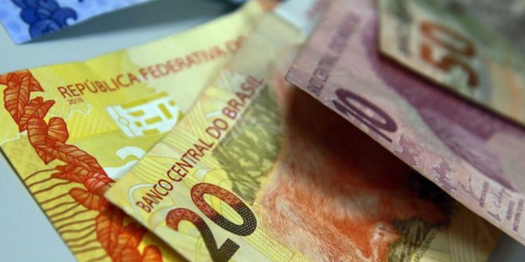 Salário mínimo sobe para R$ 1,8 mil e passará a valer já no próximo mês