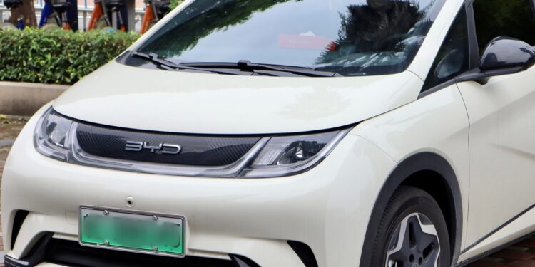 BYD supera Tesla em batalha de montadoras e se consolida como maior do mundo