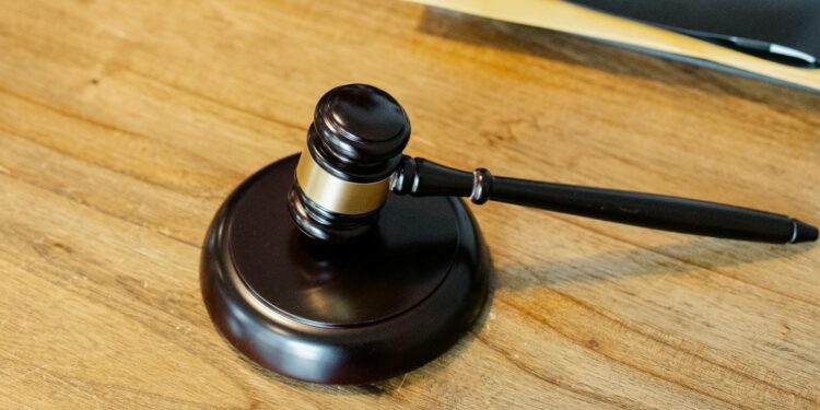 Decisão judicial limita valor de empréstimo para trabalhadores de carteira assinada