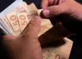 Enquanto professores recebem R$ 3.195 em Aracaju (SE), outra capital brasileira paga R$ 8.851