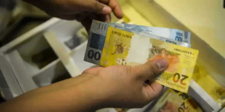 Entre 18/05 e 29/05, brasileiros poderão sacar auxílio financeiro no Caixa Tem