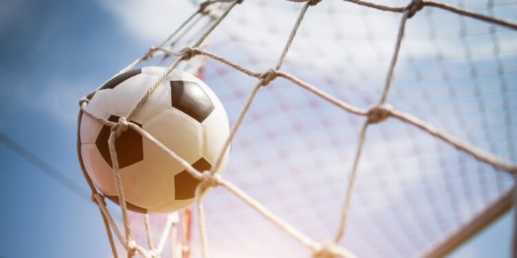 Na pré-lista da Copa, goleiro brasileiro protagoniza falha e impede o título do seu time