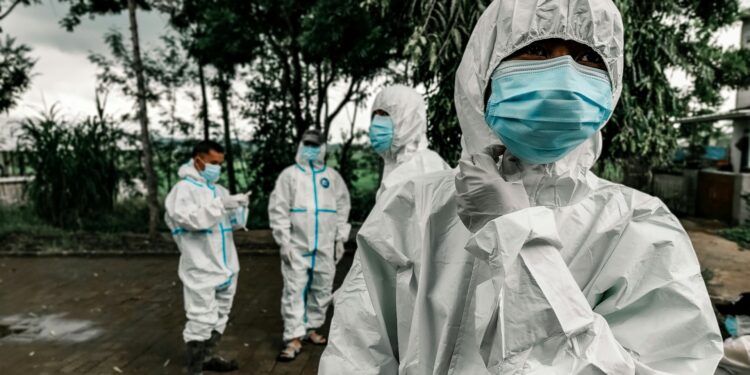 OMS acende alerta para nova pandemia e comitê de emergência se reúne após aumento de casos de vírus