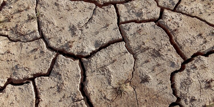 Pela primeira vez, cientistas flagraram a Terra “se partindo”