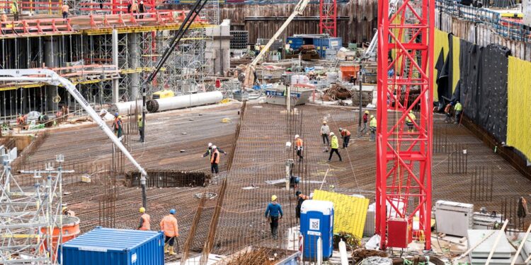 Construção chinesa desafia a gravidade e funciona como passarela gigante nas alturas