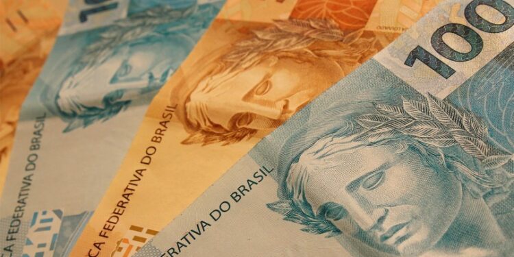 Aposentado no Brasil ganha direito a receber pagamento em dobro do banco