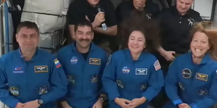 5 astronautas entram em pânico no espaço após comunicado da NASA