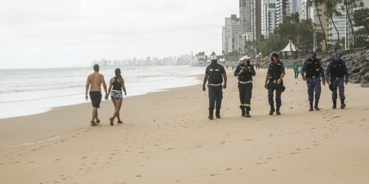 Após 11 anos, Pernambuco toma decisão inédita para tentar evitar novos ataques de tubarão
