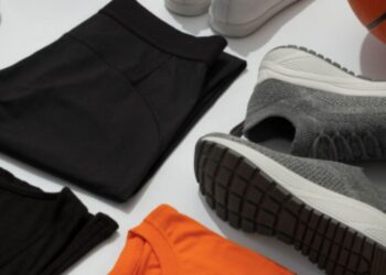 Tênis e roupa de esporte
