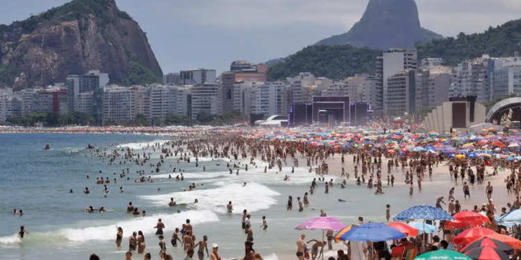 Autoridades fazem recomendação urgente e brasileiros são orientados a não entrar nos mares das praias