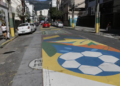 Brasileiros recebem alerta: pintar ruas para a Copa pode acabar em multa e processo