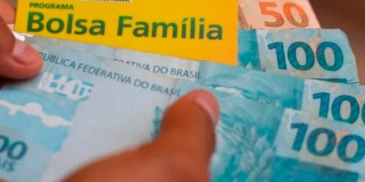 Brasileiros recebem aviso sobre o fim dos pagamentos do Bolsa Família após 30/06