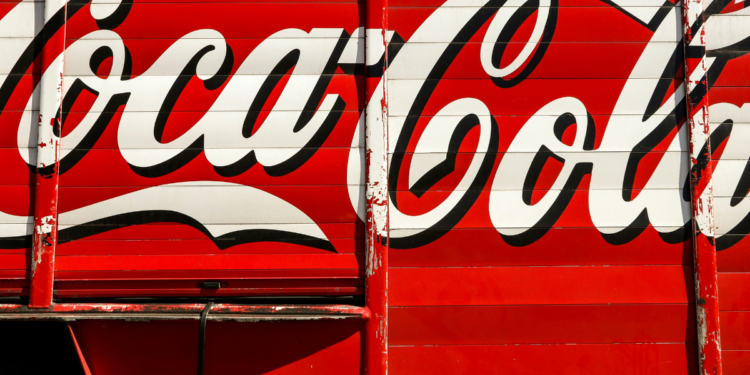 Coca-Cola anuncia demissão em massa e fecha fábrica centenária, considerada uma das mais antigas da marca