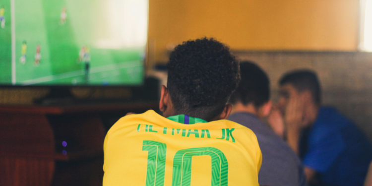 Decisão é confirmada e brasileiros poderão sair mais cedo para assistir ao jogo do Brasil nesta quarta-feira (24/06)