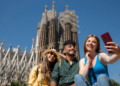 Espanha aperta o cerco e cria nova taxa para turistas brasileiros