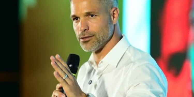Ex-jogador do Flamengo, Diego Ribas compra apartamento com 4 suítes em prédio de 165 metros de altura