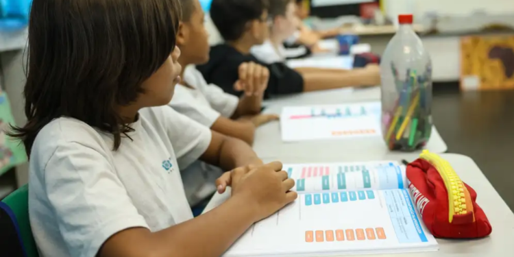 Governo anuncia alteração nas escolas e ano letivo pode terminar apenas em 2027