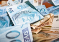 Governo vai usar R$ 33,5 bilhões para “presentear” brasileiros que nasceram em agosto