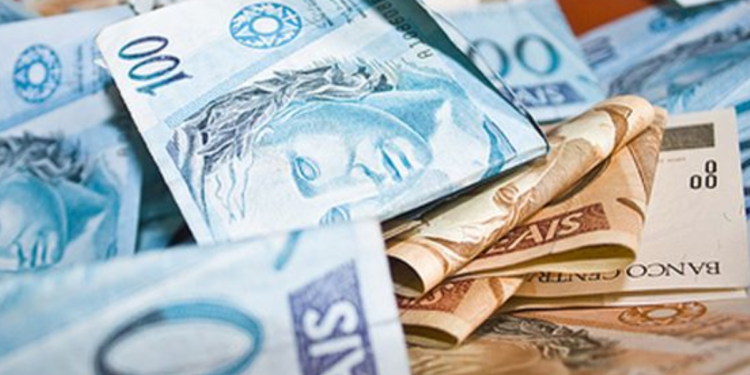 Governo vai usar R$ 33,5 bilhões para “presentear” brasileiros que nasceram em agosto