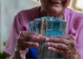 INSS vai pagar bônus para aposentados, além do salário de junho