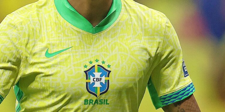 Craque da Seleção Brasileira coloca mansão de 900 m² à venda por R$ 56 milhões