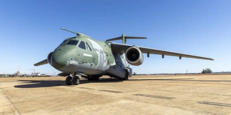 Lula envia moderno avião de guerra do Exército brasileiro para operação na Venezuela