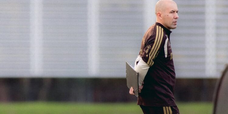 Leonardo Jardim é comunicado e Flamengo já prepara anúncio de novo treinador