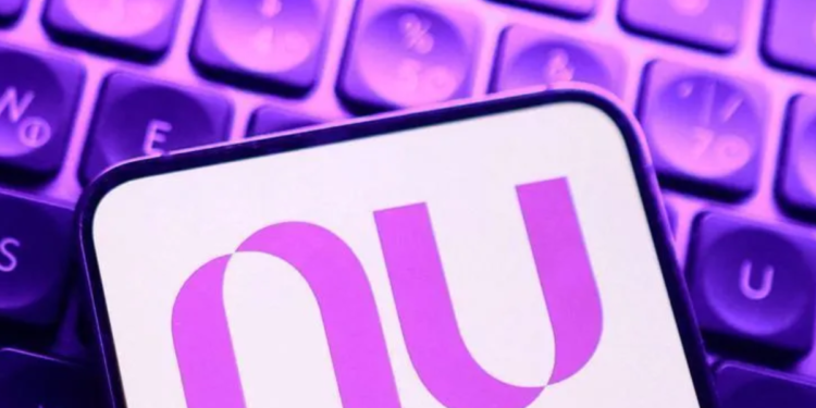Nubank emite comunicado para todos os clientes que possuem celular nesta sexta-feira (19/06)
