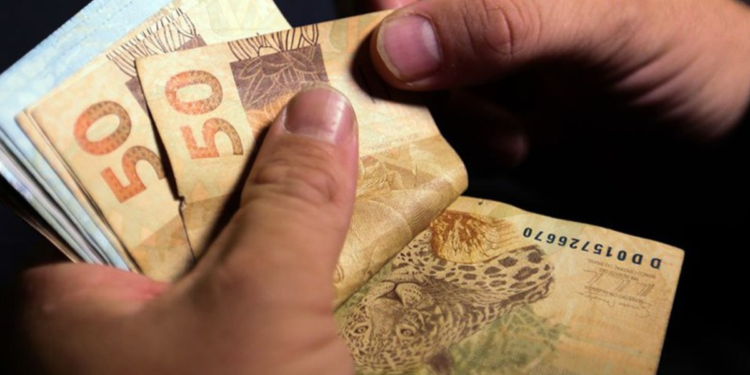 Salário mínimo de R$ 5.130,63 é confirmado após mudança aprovada pelo governo