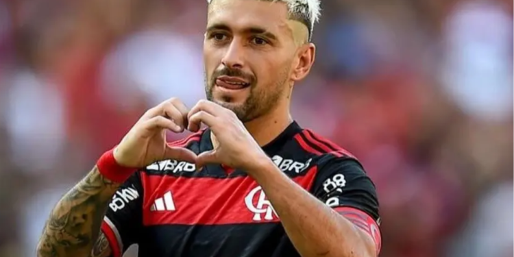 Torcida do Flamengo recebe aviso sobre despedida de Arrascaeta